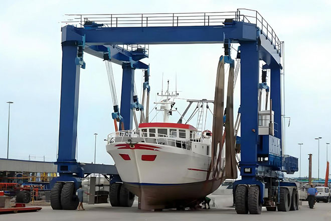 мобильный лодочный подъемный кран